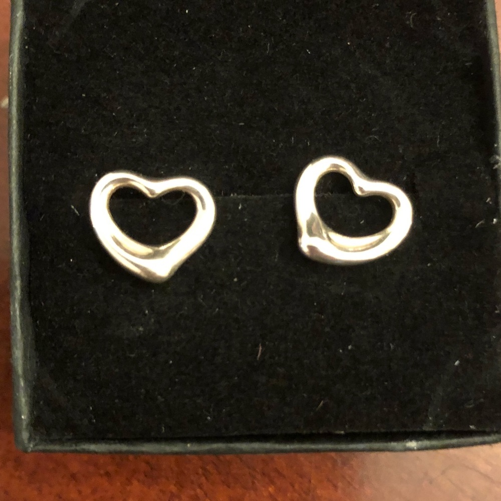 Elsa Peretti floating heart earrings